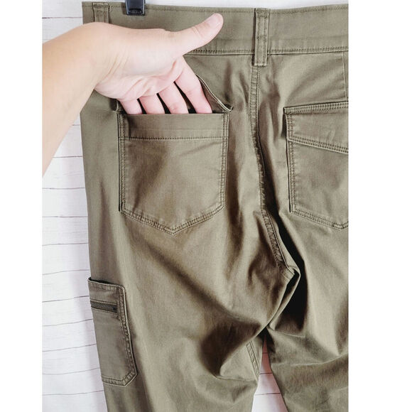ATHLETA SUMMIT CARGO PANTS, SZ 2 - Picture 10 of 15
